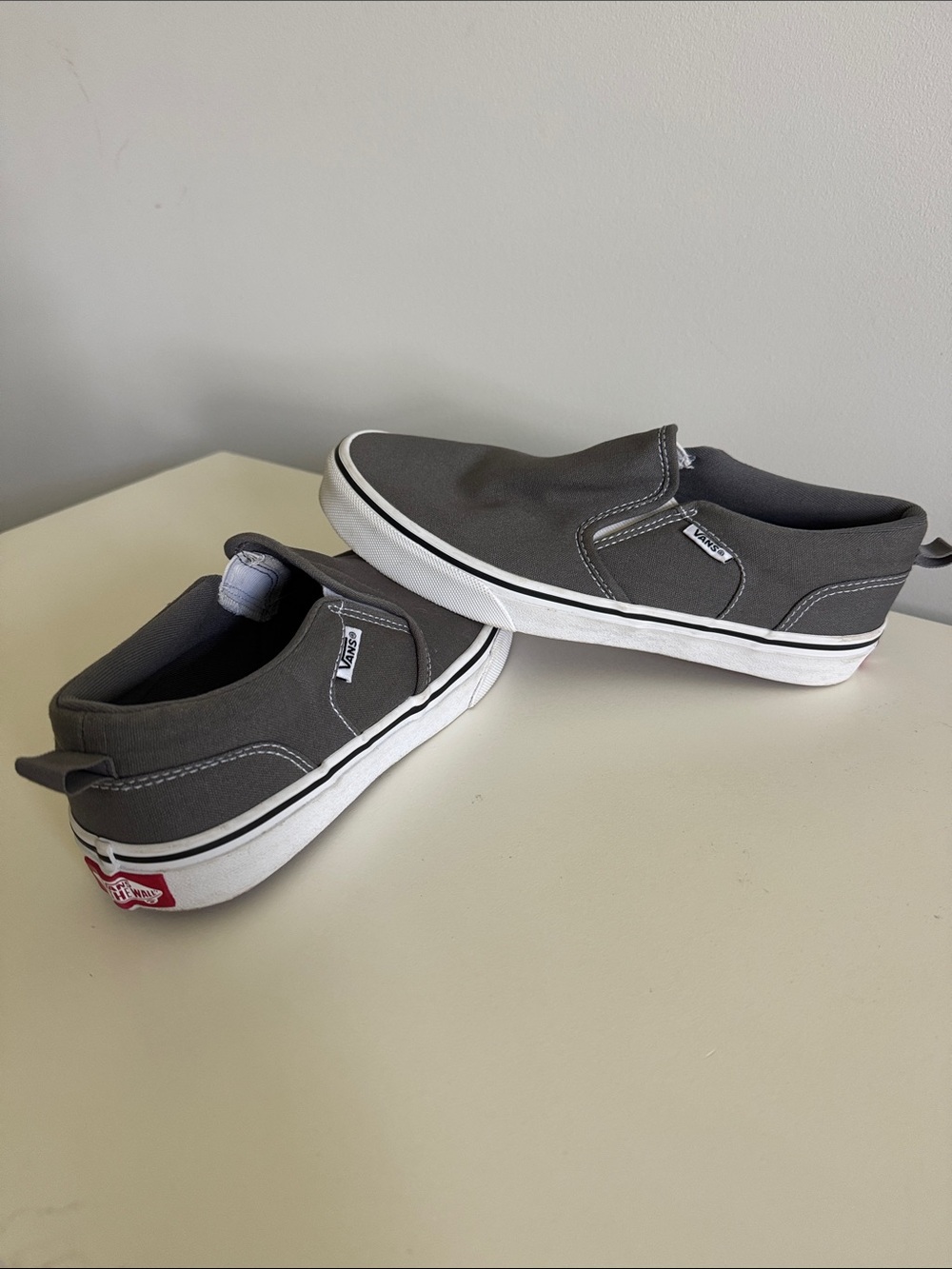 Like New Vans Kids Slip-On Sneakers in Charcoal Gray Youth 6